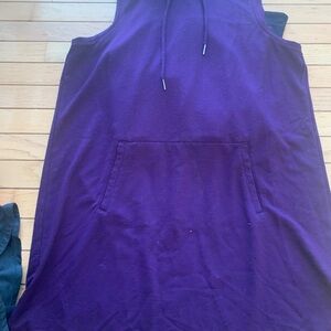 Hyba dresses deep purple and dark Navy with hoods
Draw string neck size X-Large